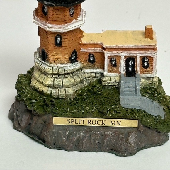 Split Rock MN Lighthouse Collectible Figurine 3 in Tall - Picture 3 of 9